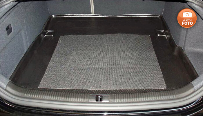 Vana do kufru přesně pasuje do zavazadlového prostoru modelu auta Audi A6 4D 2004- sed